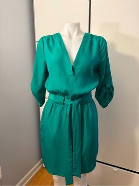 5/48 Emerald Green V-Neck Belted Midi Dress